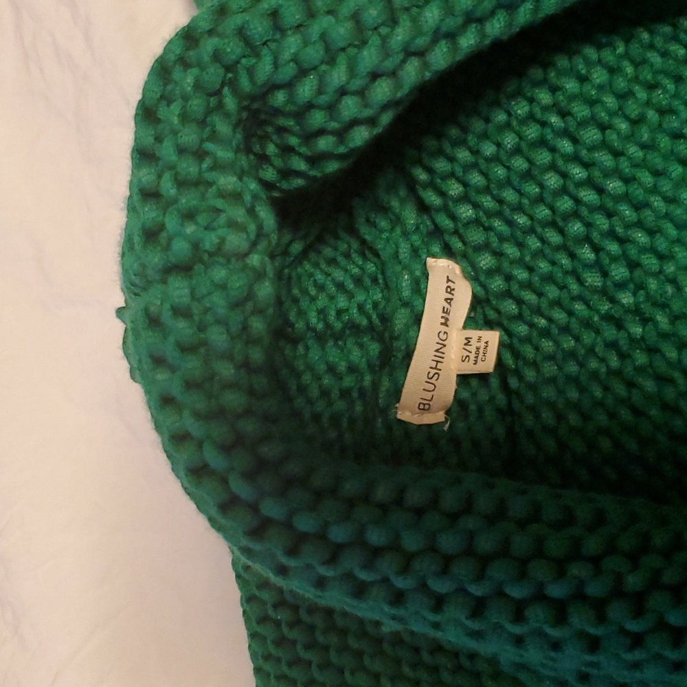 Green sweater - Picture 2 of 3